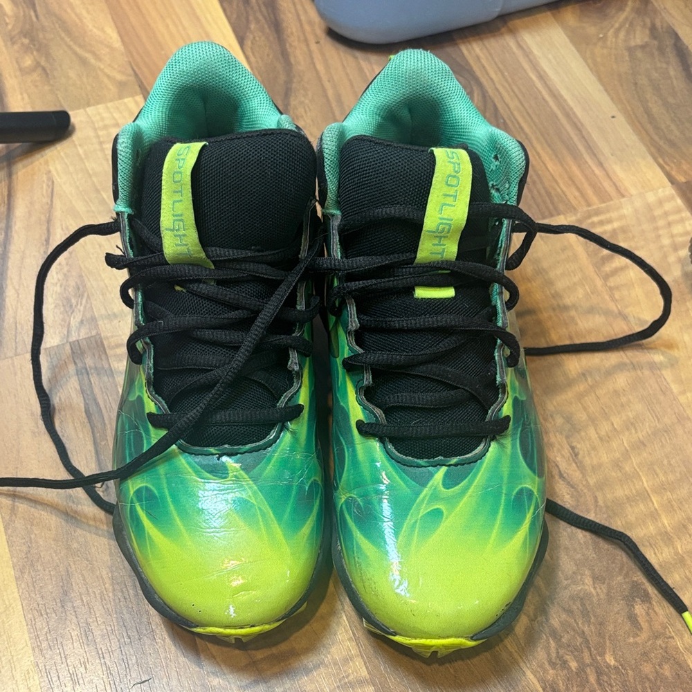 Under Armour Youth Cleats 4Y